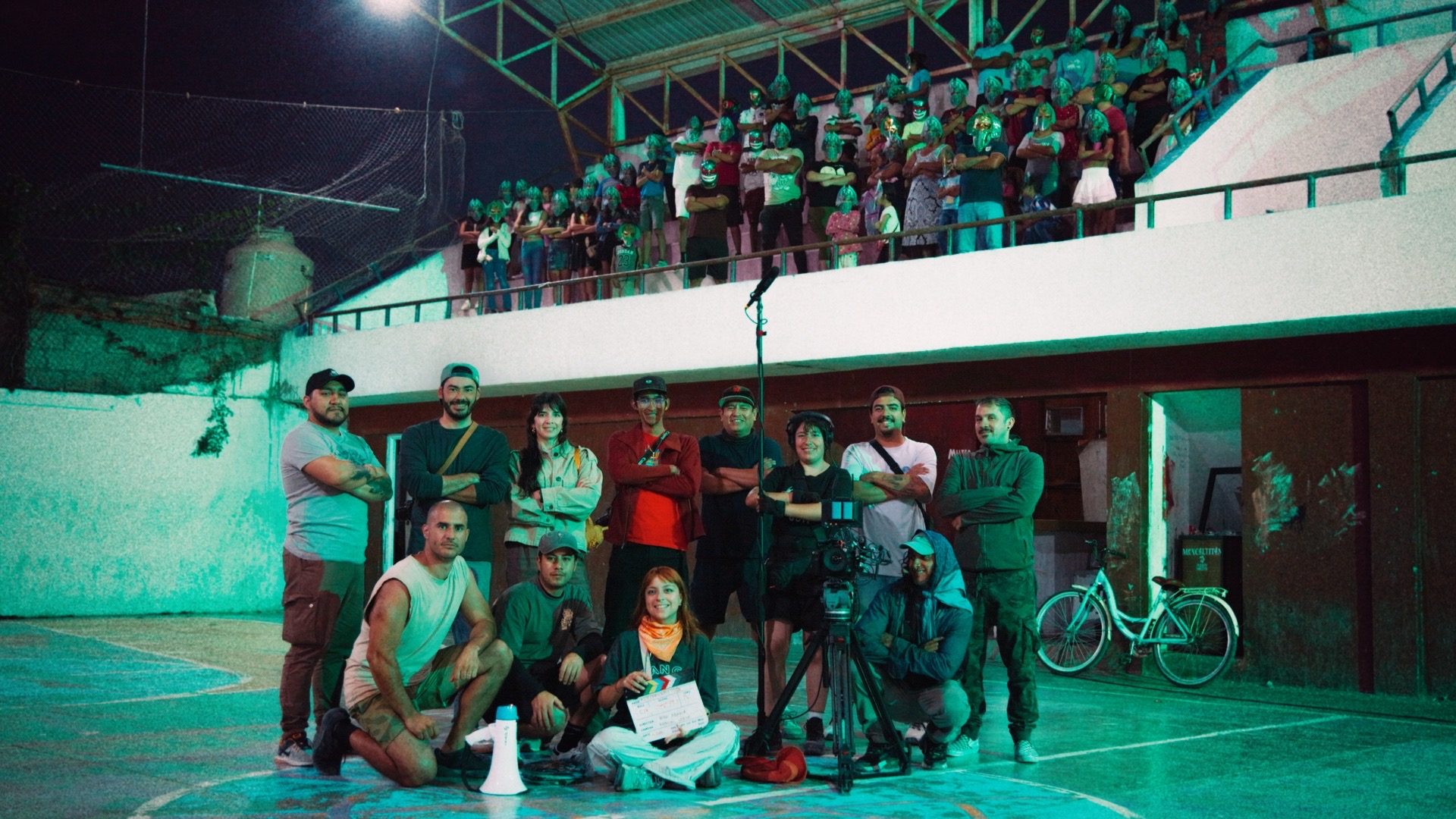 Equipo de producción de Aztecamurai en el set.